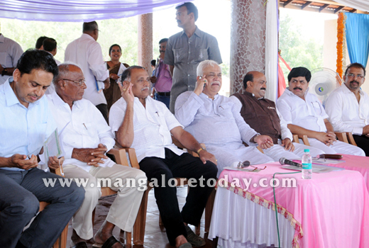 Tourism Minister R.V. Deshpande  1